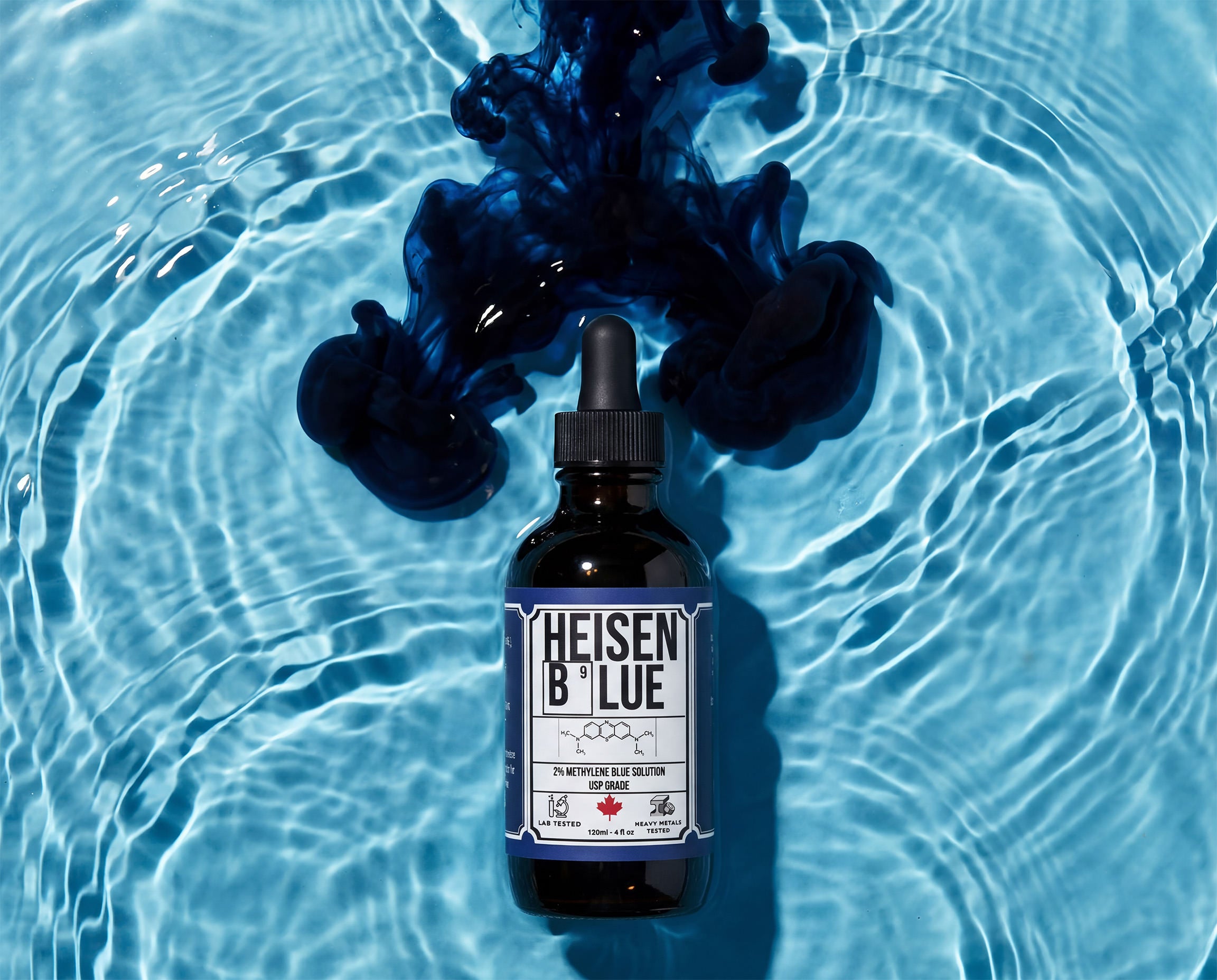 heisen blue methylene blue bottle with blue liquid diffusing in water